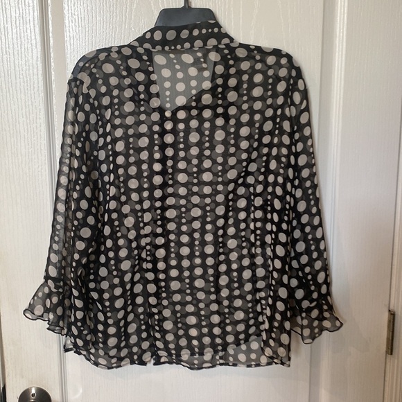 Like new Women’s Nicola sz XL polkadot button down three-quarter sleeve top - Picture 3 of 6